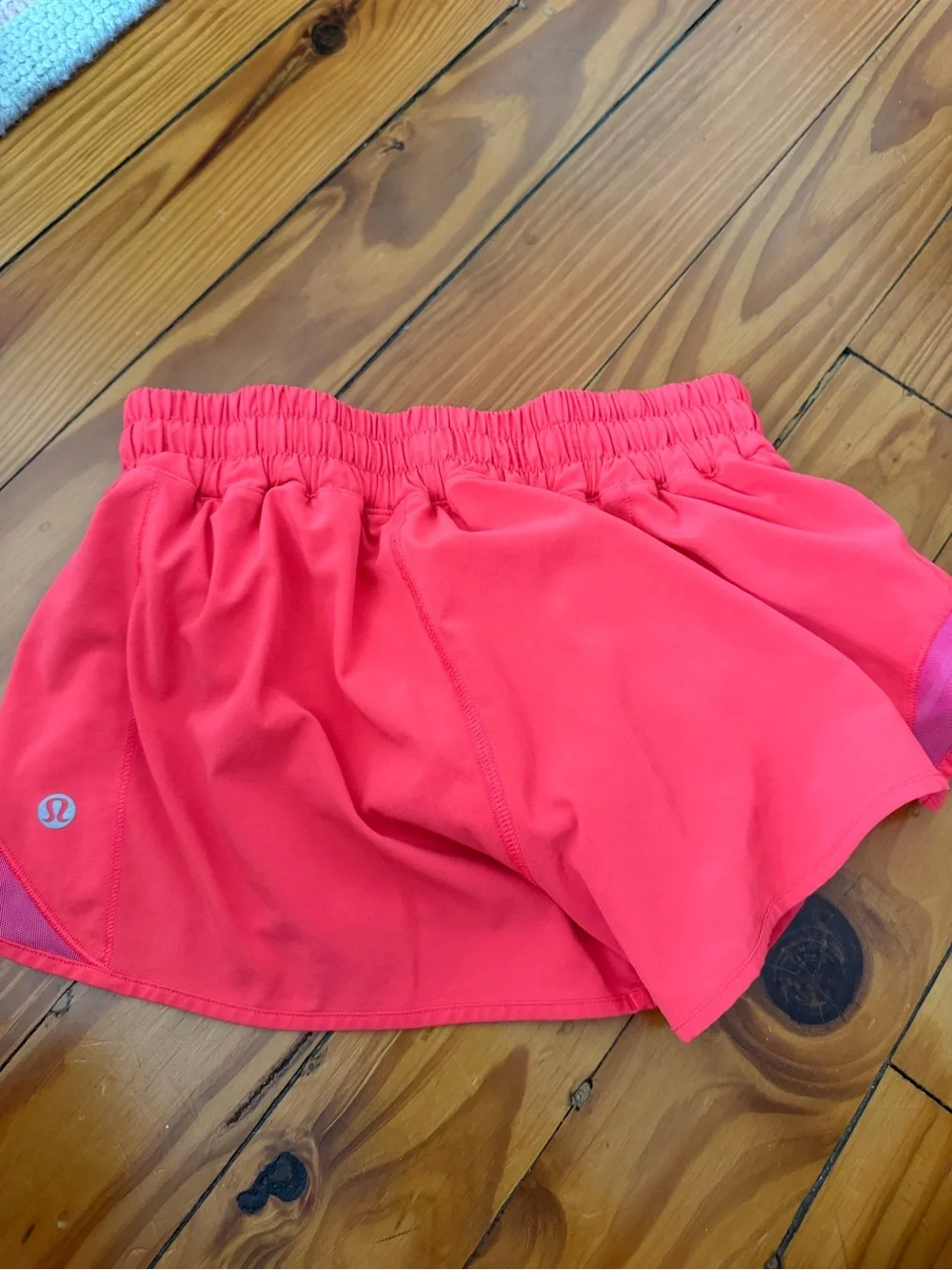 Lululemon womens size 4 2.5” Coral Pink Active Shorts